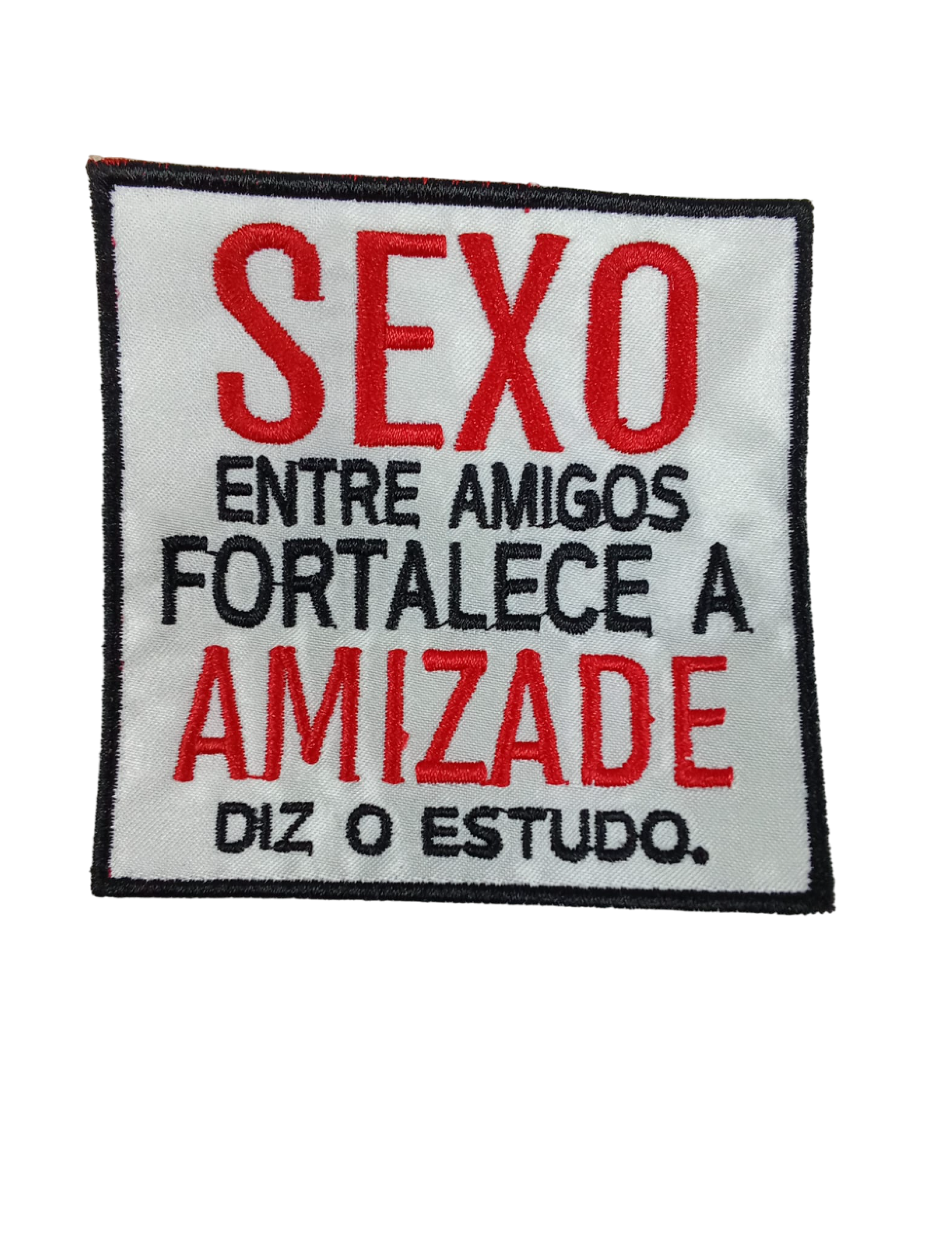 Sexo entre amigos fortalece a amizade, diz o estudo.